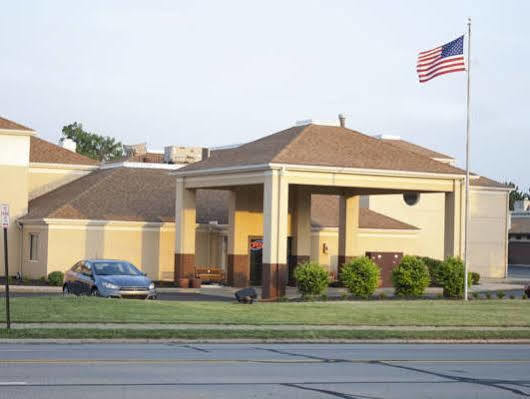 Quality Inn Fairborn Exterior photo